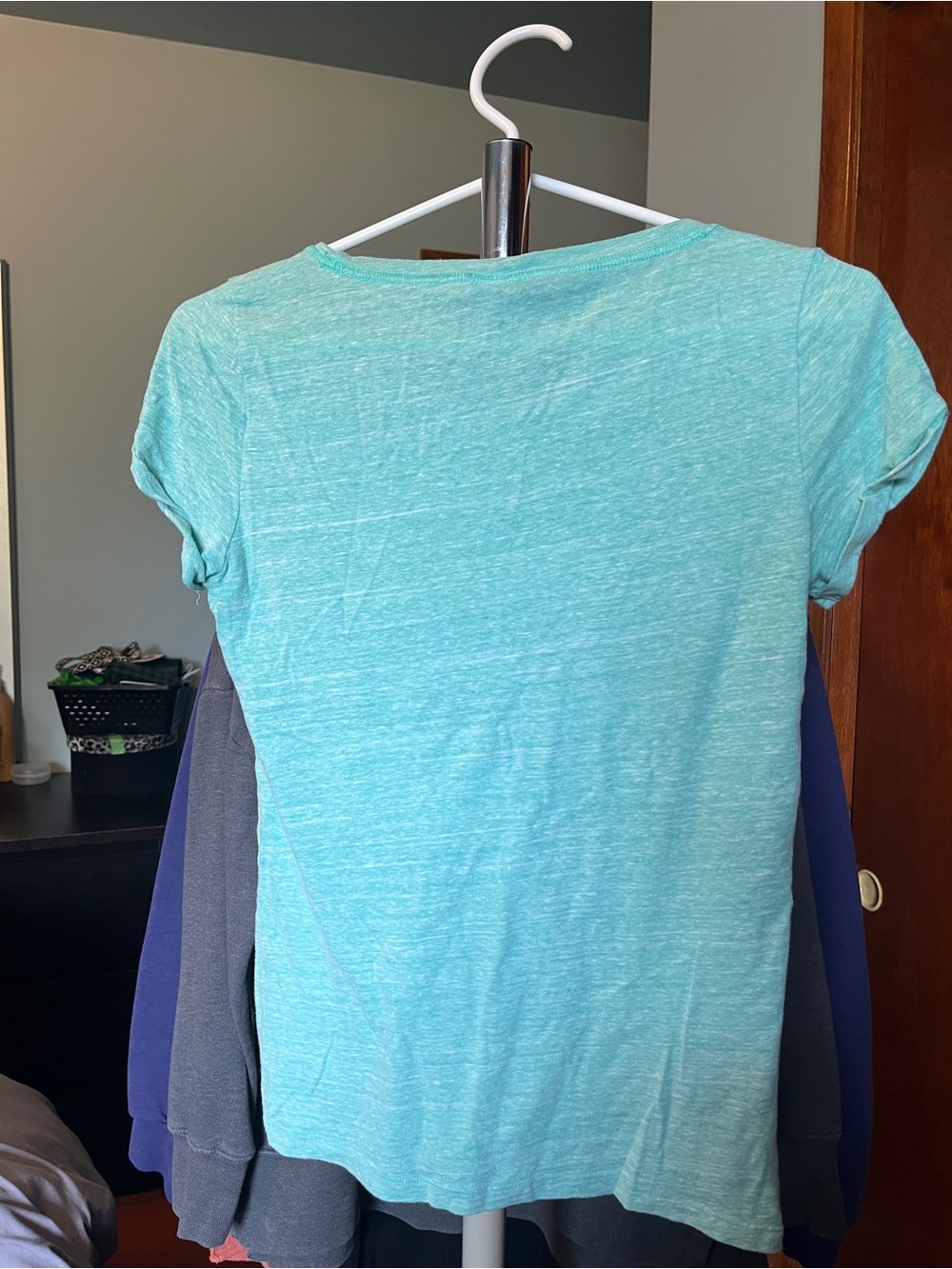 Hollister Aqua Green Short-Sleeve Crew Neck Tee - Picture 3 of 3